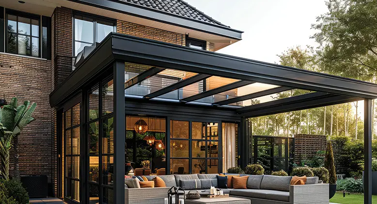 Terrassenüberdachung am Garten halboffen